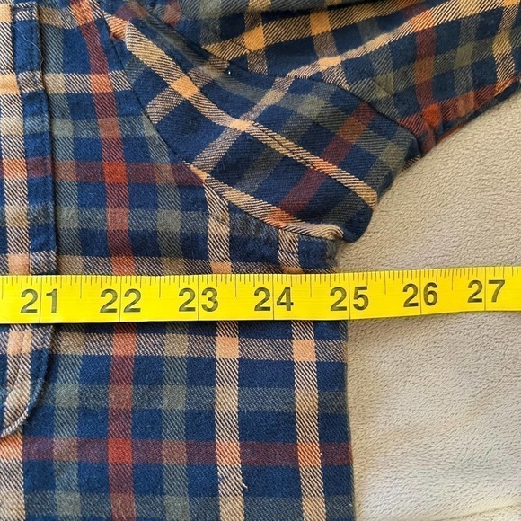 Duluth Trading Co Men's Flannel Relaxed Fit Shirt - Picture 6 of 7